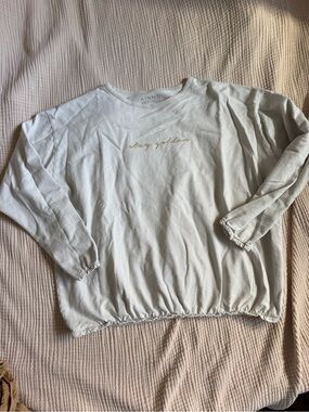 KINND 'stay golden' Crewneck Sweatshirt in Light Cream. Size XL.